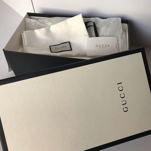 Brand New GUCCI 72 Pursuit White Slides - Picture 5 of 8